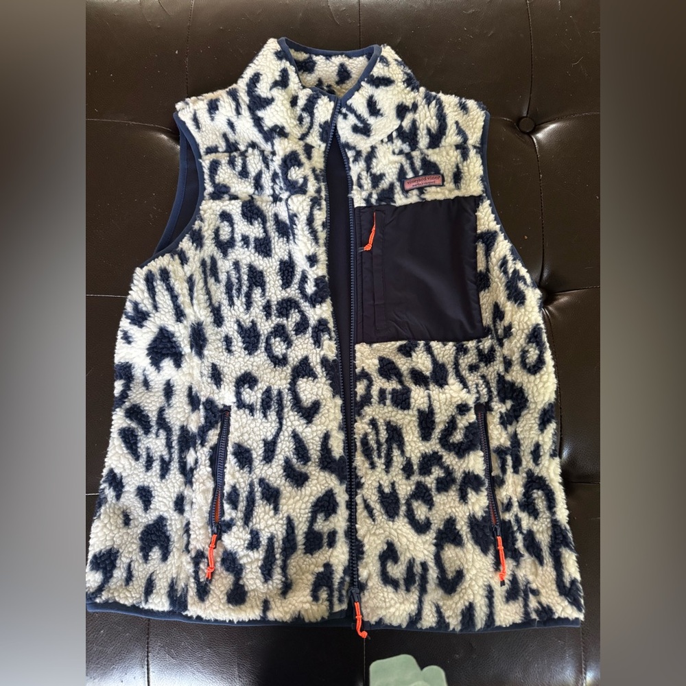 Vineyard Vines blue and ivory leopard fleece vest size M